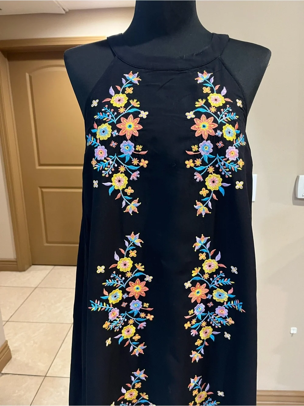 Savanna Jane Black Sleeveless Shift Dress with Multicolor Floral Embroidery - Picture 2 of 5